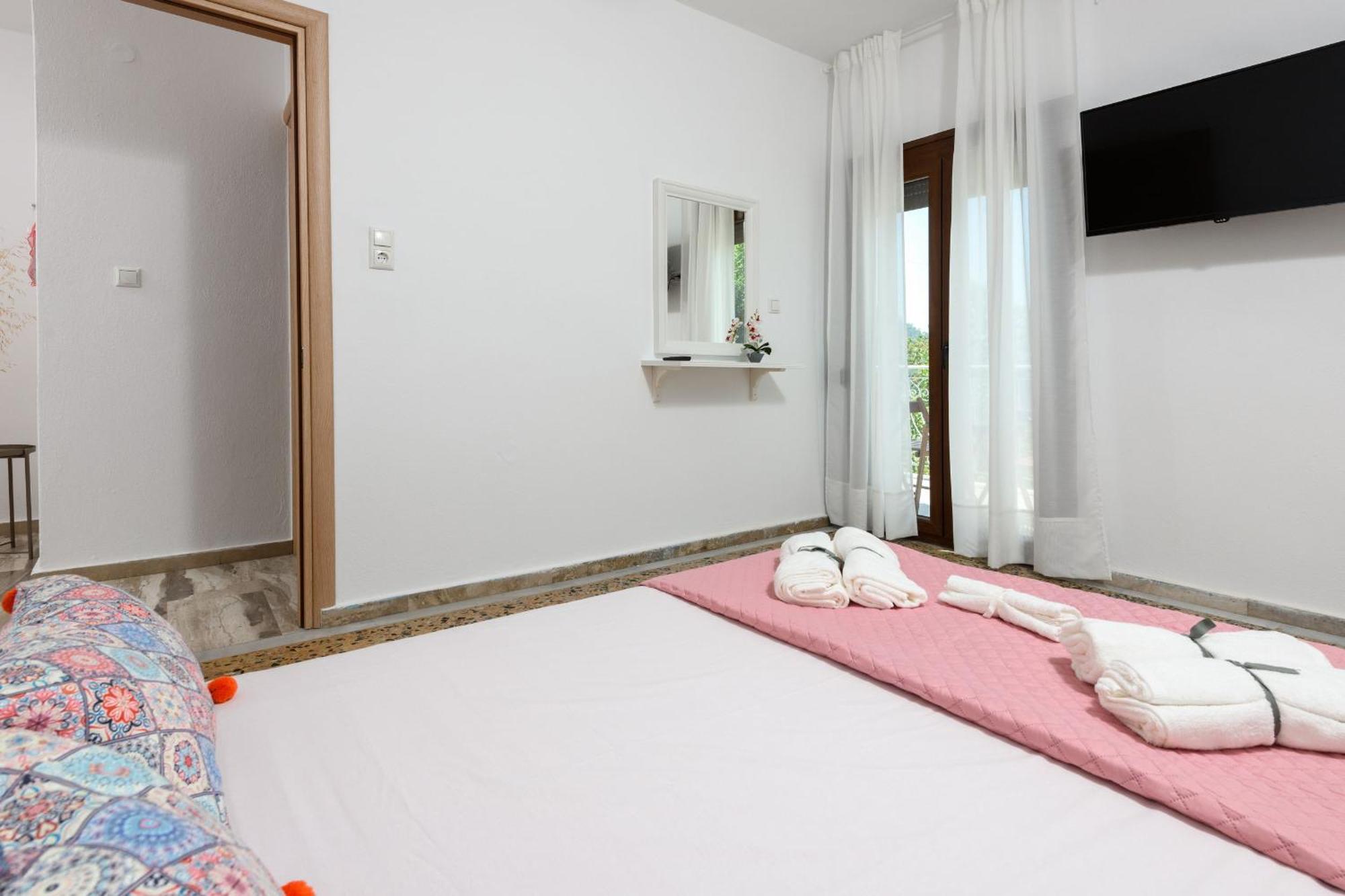 Whitegold Apartments Panagia ปานาเยีย ภายนอก รูปภาพ